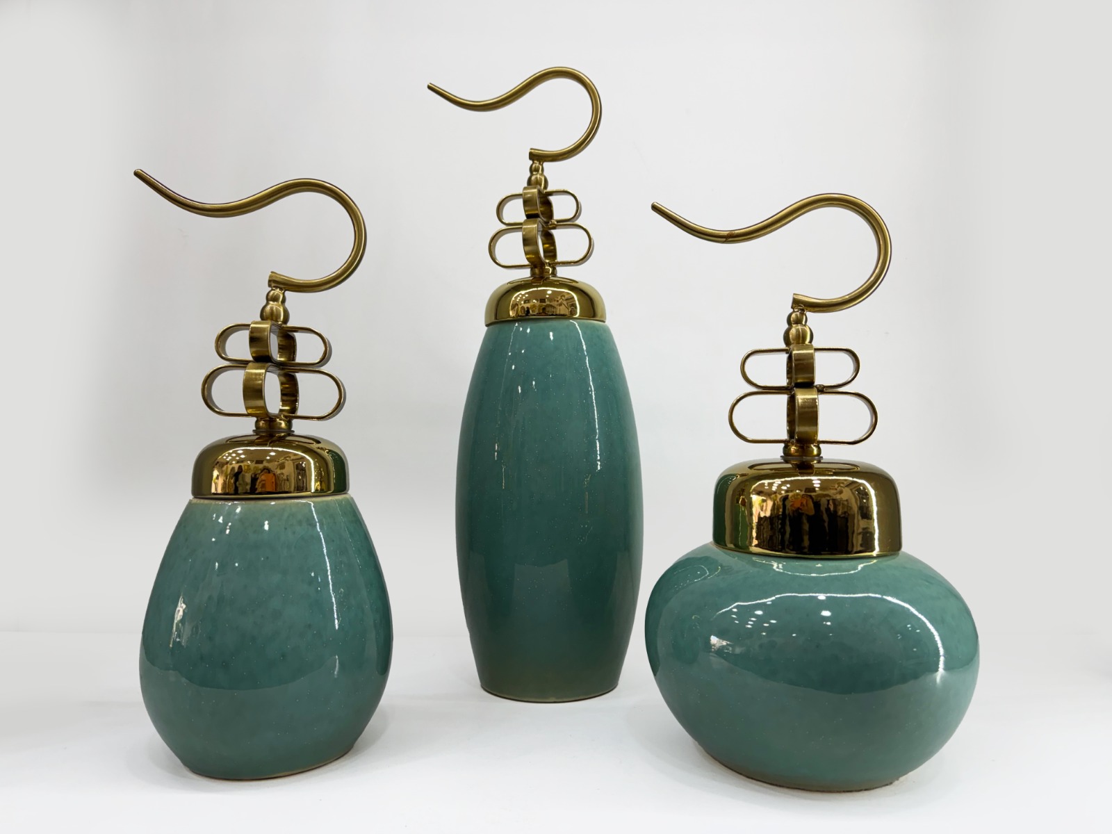 Turquoise and Gold ceramic jar الصورة 3